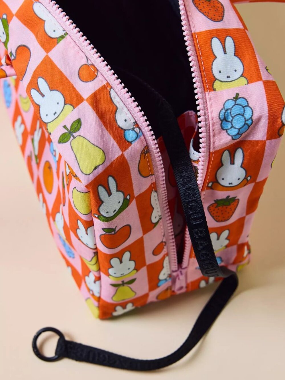 NWT Baggu Medium Nylon Bowler Bag - Checkered Fruit Miffy - Picture 3 of 4